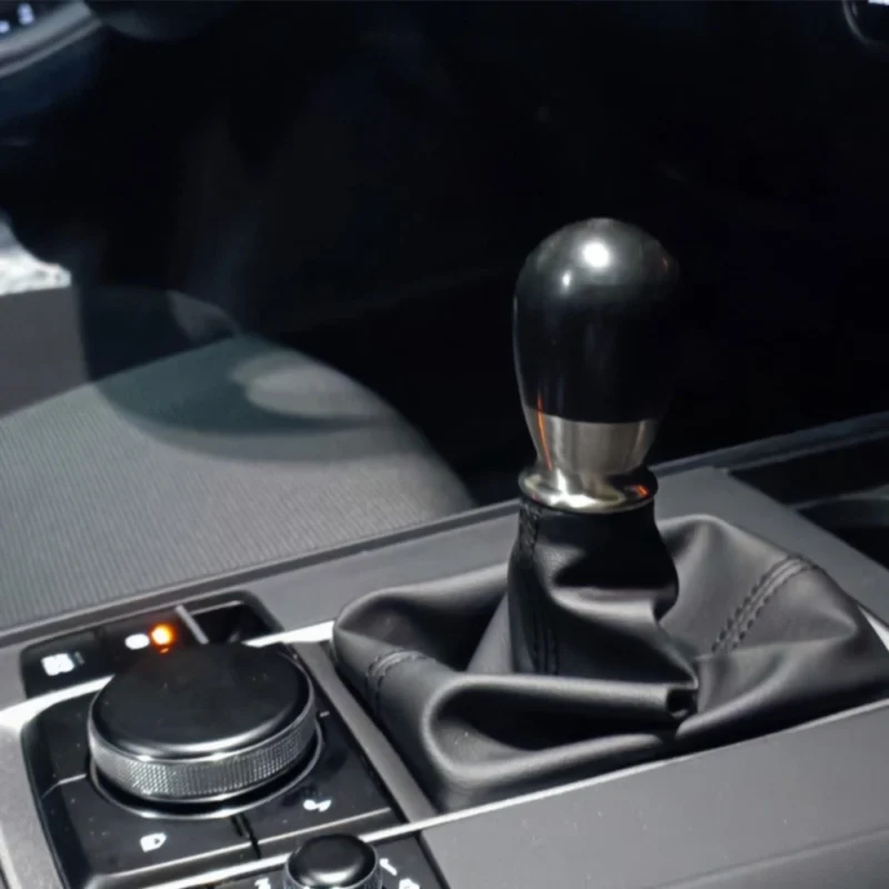 delrin Shift-Knobs-Teardrop-black-installation-effect