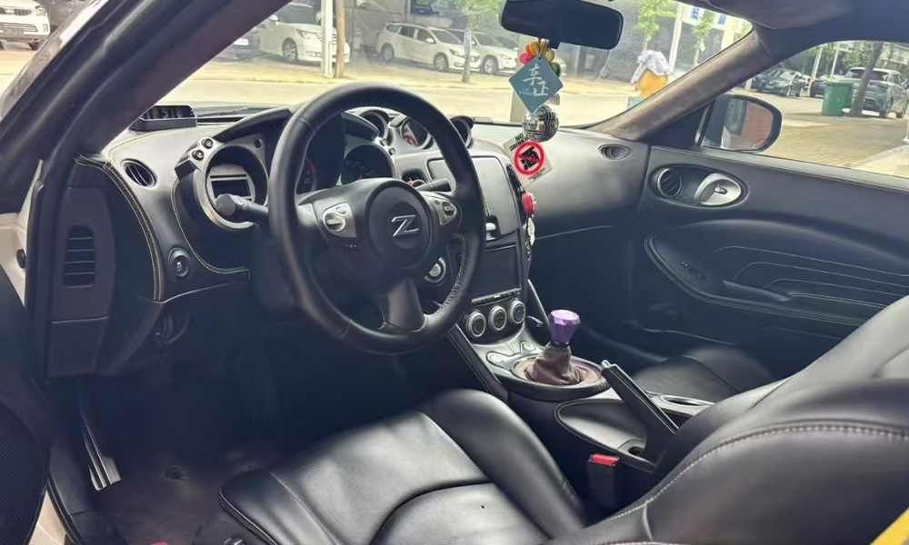 Custom Gear Knob for Nissan 370z